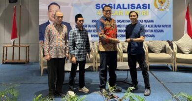Anggota DPR RI Dapil Kalimantan Timur Gelar Sosialisasi 4 Pilar Kebangsaan, Tekankan Peran Pancasila sebagai Fondasi Persatuan Bangsa Anggota DPR RI Dapil Kalimantan Timur Gelar Sosialisasi 4 Pilar Kebangsaan, Tekankan Peran Pancasila sebagai Fondasi Persatuan Bangsa